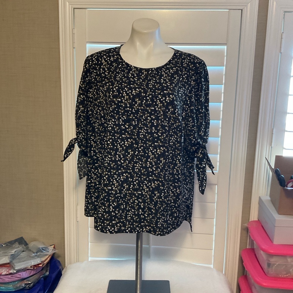 CeCe Black and White Patterned Blouse